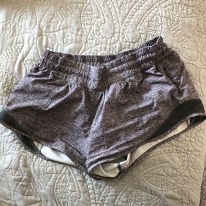 these r grey lululemon hotty hot shorts size 4